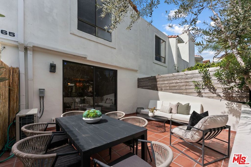 Image 21 of property listing at 3665 Empire Drive 1, Los Angeles, CA 90034