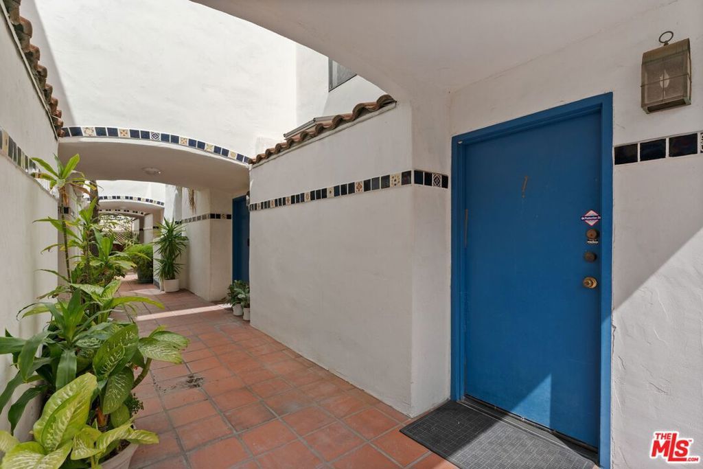 Image 23 of property listing at 3665 Empire Drive 1, Los Angeles, CA 90034