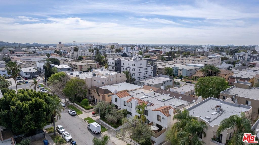 Image 27 of property listing at 3665 Empire Drive 1, Los Angeles, CA 90034