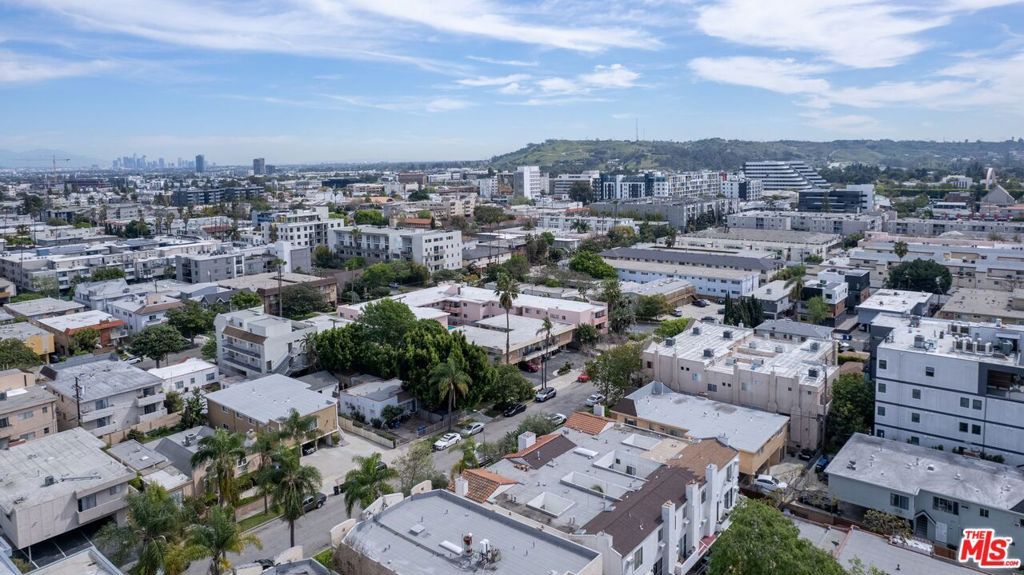 Image 28 of property listing at 3665 Empire Drive 1, Los Angeles, CA 90034