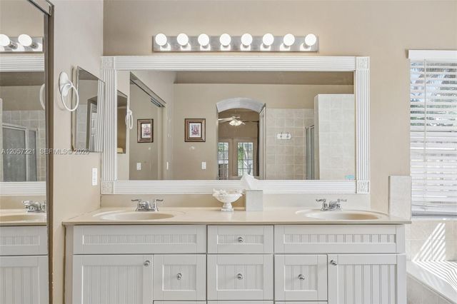 13100 NW 11th Dr, Sunrise, FL 33323