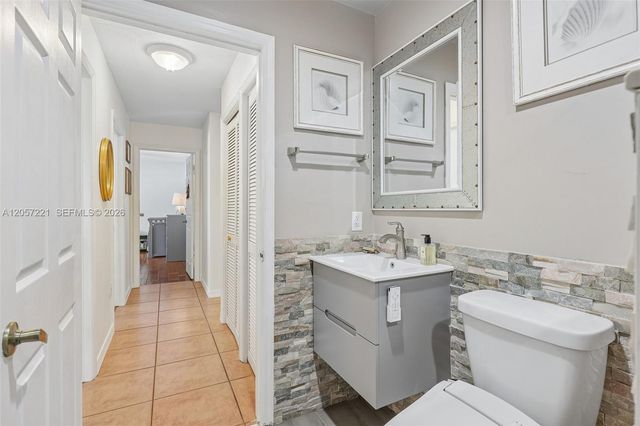 13100 NW 11th Dr, Sunrise, FL 33323