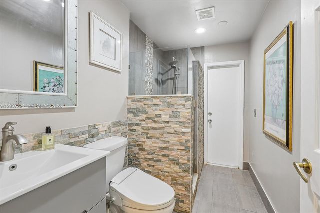 13100 NW 11th Dr, Sunrise, FL 33323