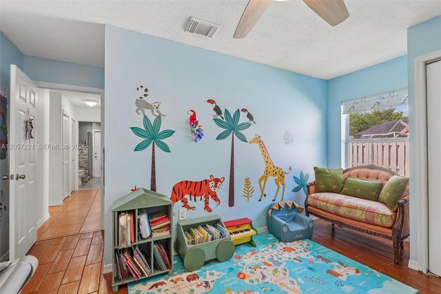 13100 NW 11th Dr, Sunrise, FL 33323