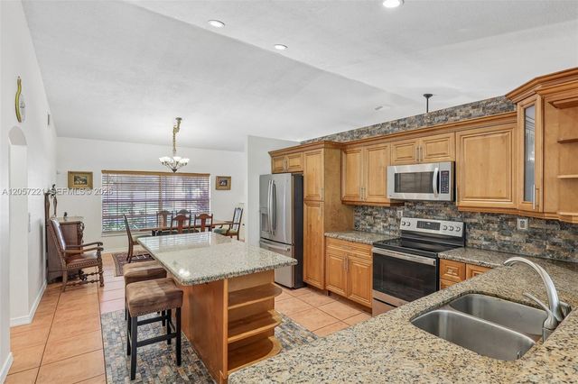 13100 NW 11th Dr, Sunrise, FL 33323