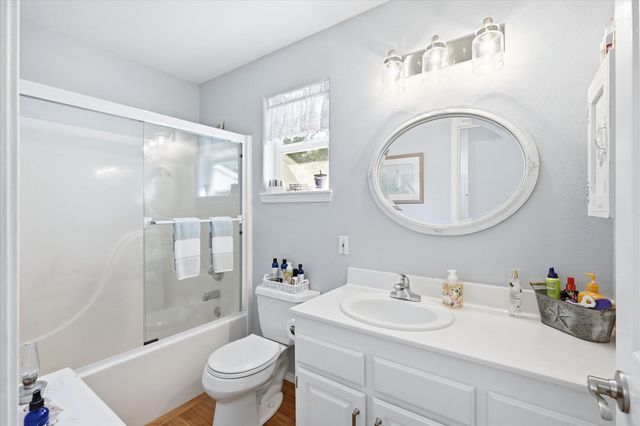 916 Ferry Road, Grants Pass, OR 97526