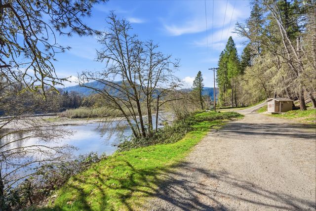 916 Ferry Road, Grants Pass, OR 97526