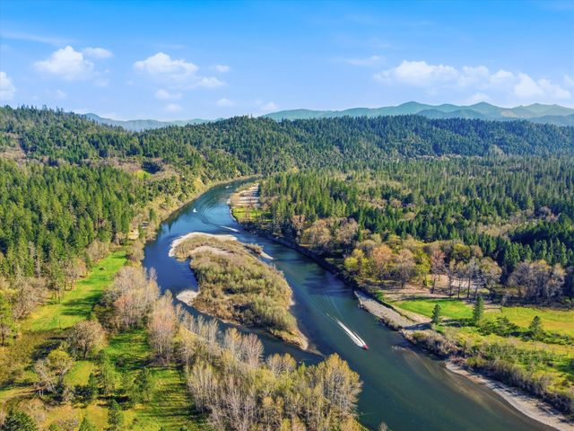 916 Ferry Road, Grants Pass, OR 97526