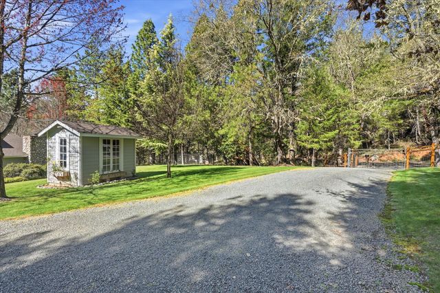 916 Ferry Road, Grants Pass, OR 97526