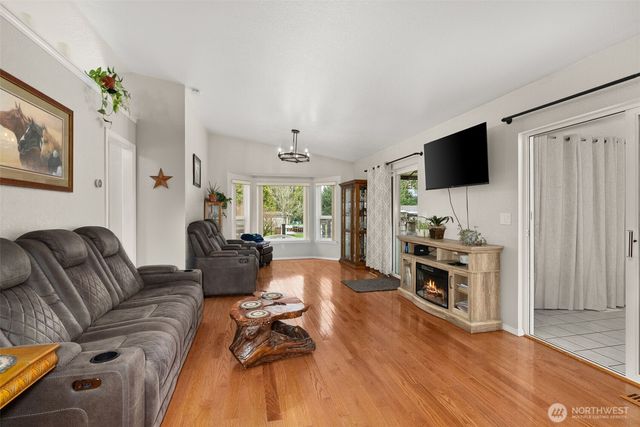 888 King Road, Winlock, WA 98596