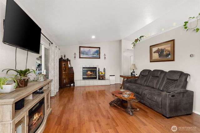 888 King Road, Winlock, WA 98596