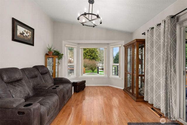 888 King Road, Winlock, WA 98596