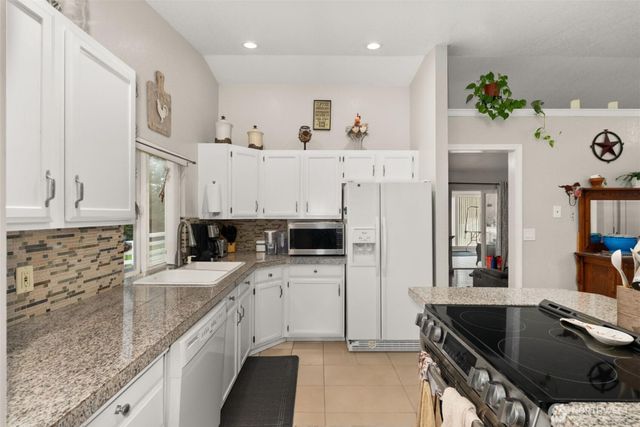 888 King Road, Winlock, WA 98596