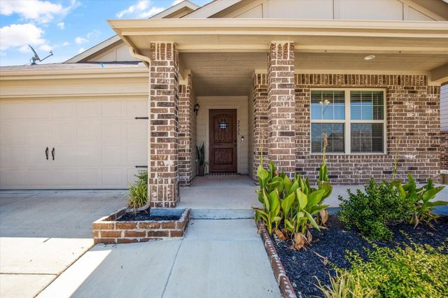 2929 Spotted Fawn Drive, Fort Worth, TX 76108