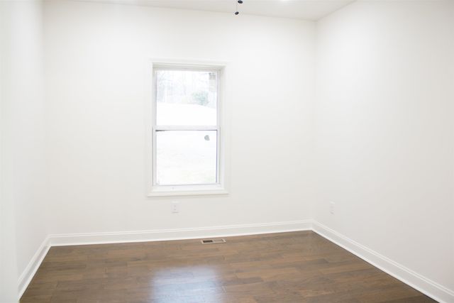 273 OAKGROVE RD, Selmer, TN 38375