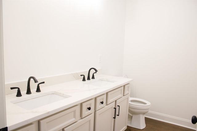 273 OAKGROVE RD, Selmer, TN 38375