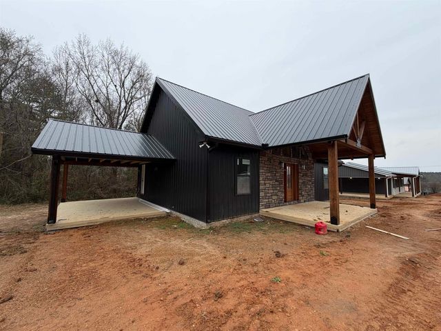 273 OAKGROVE RD, Selmer, TN 38375