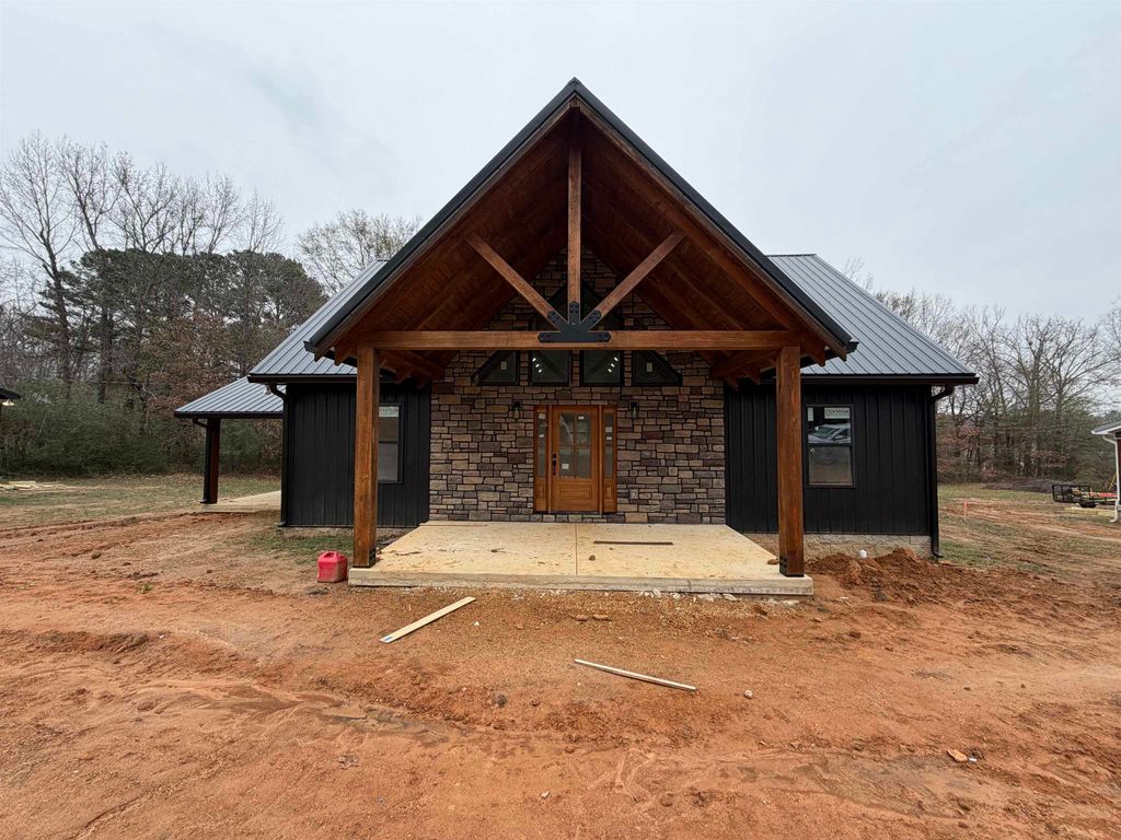 273 OAKGROVE RD, Selmer, TN 38375