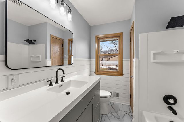 136 Panorama Avenue, Fridley, MN 55421