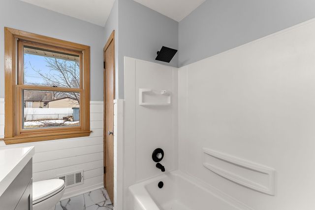 136 Panorama Avenue, Fridley, MN 55421