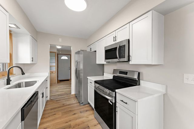 136 Panorama Avenue, Fridley, MN 55421