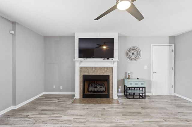 916 Excalibur Dr, Clarksville, TN 37040