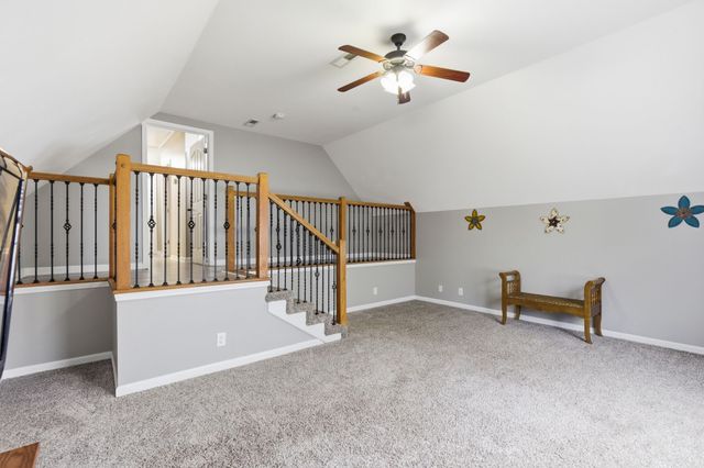 916 Excalibur Dr, Clarksville, TN 37040