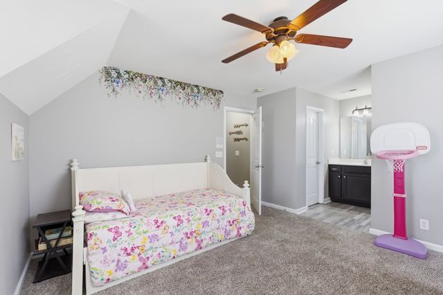 916 Excalibur Dr, Clarksville, TN 37040