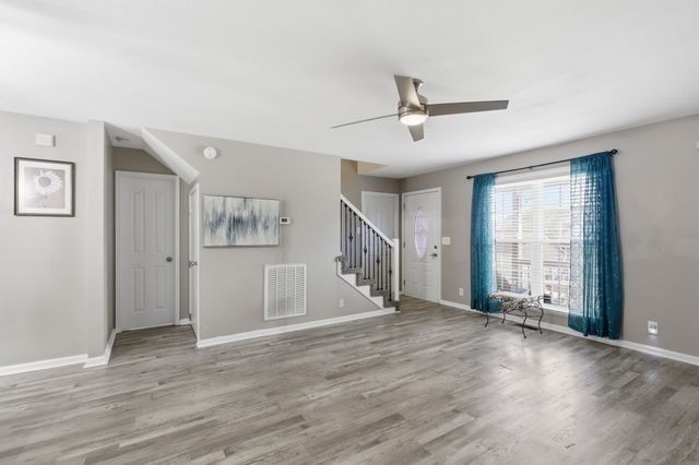 916 Excalibur Dr, Clarksville, TN 37040