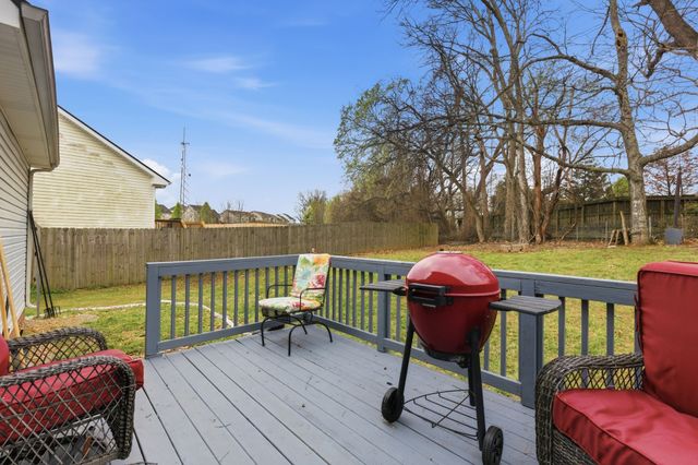 916 Excalibur Dr, Clarksville, TN 37040