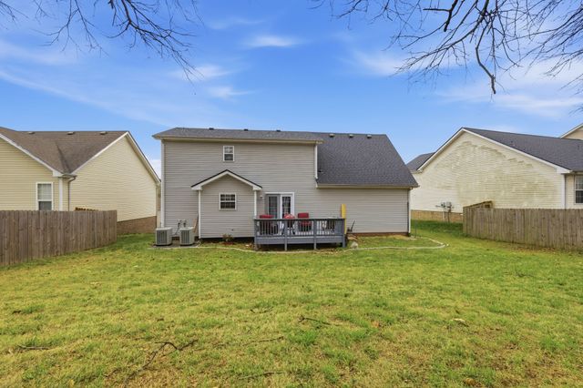 916 Excalibur Dr, Clarksville, TN 37040