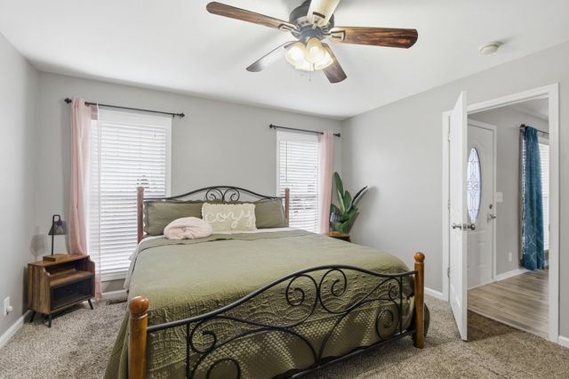 916 Excalibur Dr, Clarksville, TN 37040