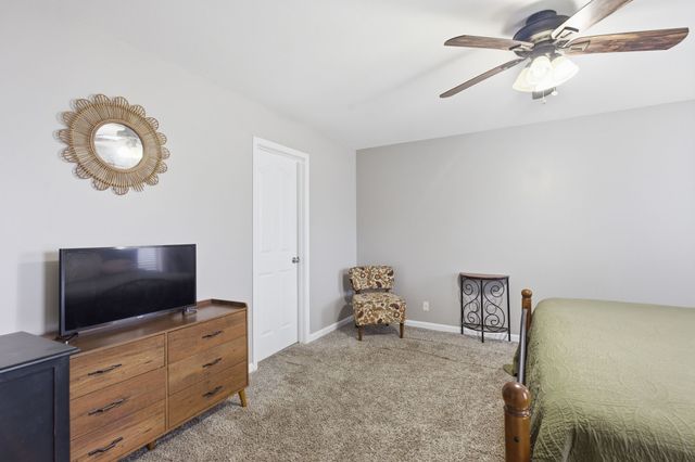 916 Excalibur Dr, Clarksville, TN 37040