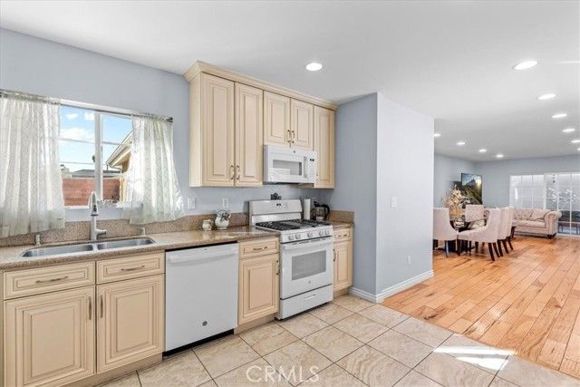 15951 Simonds Street, Granada Hills (los Angeles), CA 91344