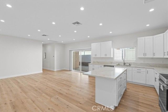 15951 Simonds Street, Granada Hills (los Angeles), CA 91344