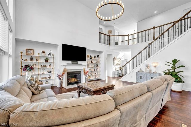 5250 Duxbury Drive, Copley, OH 44321