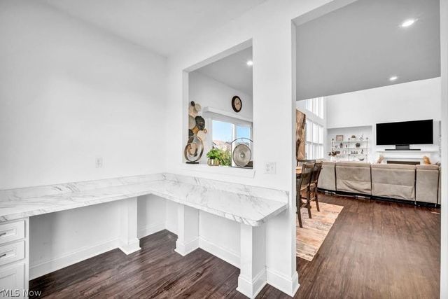 5250 Duxbury Drive, Copley, OH 44321