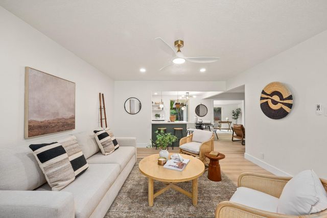 792 Parklin Ave, Sacramento, CA 95831