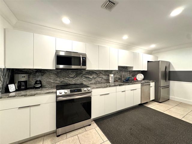 119 NE 19th Court 203G, Wilton Manors, FL 33305