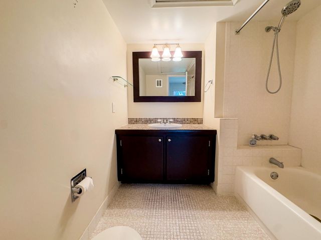 119 NE 19th Court 203G, Wilton Manors, FL 33305