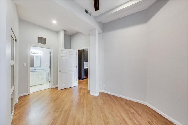 2141 W Crystal Street 2, Chicago, IL 60622
