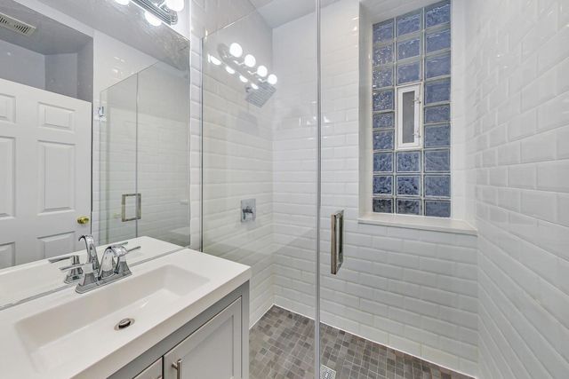 2141 W Crystal Street 2, Chicago, IL 60622