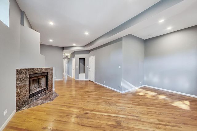 2141 W Crystal Street 2, Chicago, IL 60622