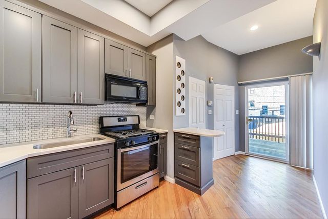 2141 W Crystal Street 2, Chicago, IL 60622