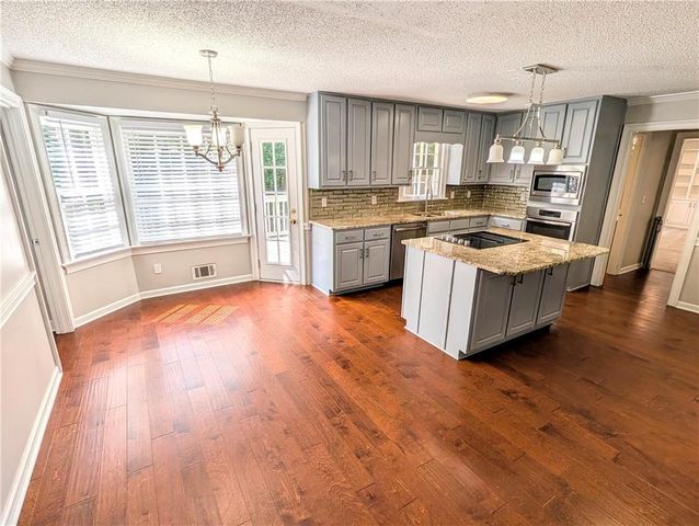 4807 Mystere Circle SW, Lilburn, GA 30047