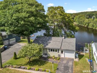 8 Cove View Drive, Waterford, CT 06375