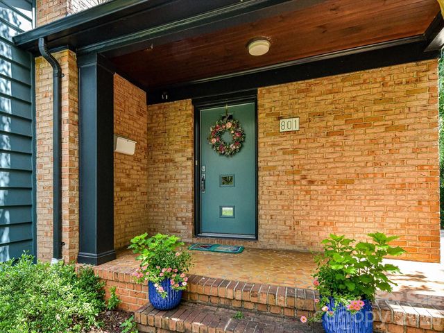 801 Fairbanks Road, Charlotte, NC 28210