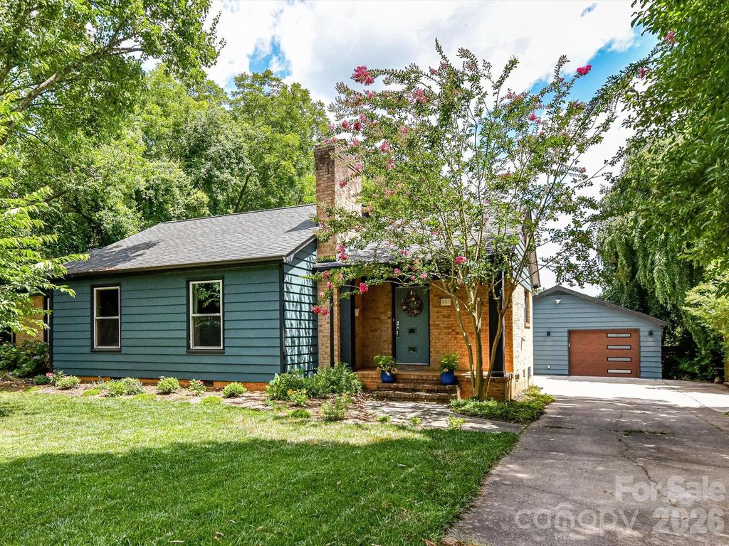 801 Fairbanks Road, Charlotte, NC 28210