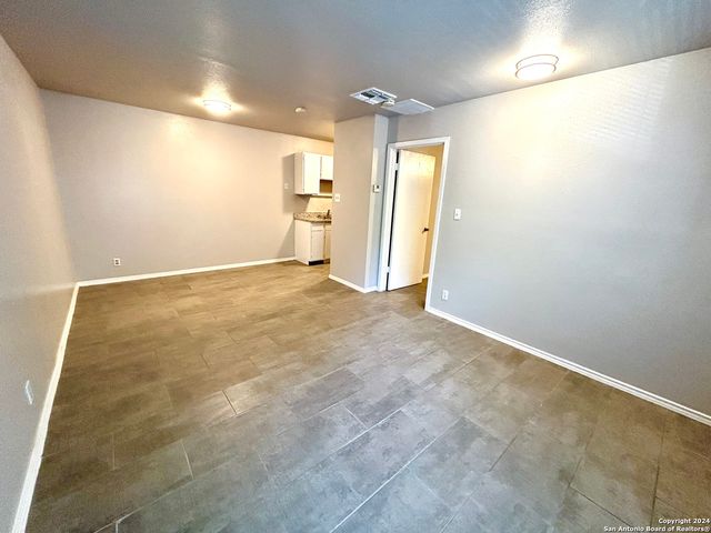 703 W Summit Ave Apt 3, San Antonio, TX 78212