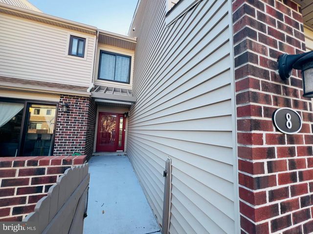 8 KNOX CT, Chesterbrook, PA 19087